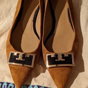 Tory Burch T logo pumps